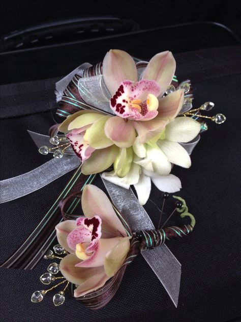 Beautiful blush cymbidium wrist corsage Unique Prom Corsage Ideas, Corsage Ideas, Prom Corsage And Boutonniere, Wrist Corsage Prom, Diy Corsage, Wedding Corsage, Corsage And Boutonniere, Corsage Prom, Prom Flowers