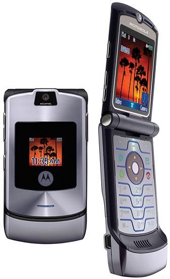 Motorola Flip Phone, Old Cell Phones, Classic Phones, Motorola Phone, Cheap Phones, Motorola Razr, Retro Gadgets, Unlocked Cell Phones, Retro Phone