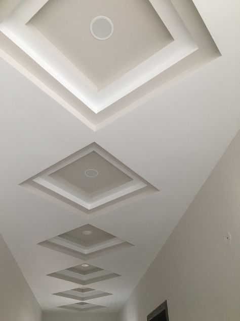 Walkway Ceiling Design, Balcony Pop Ceiling Design, Drop Ceiling Makeover, Gallery Ceiling, White Coffee Table Modern, Pop Design For Roof, Window Glass Design, Gypsum Ceiling Design, Paper Bunny