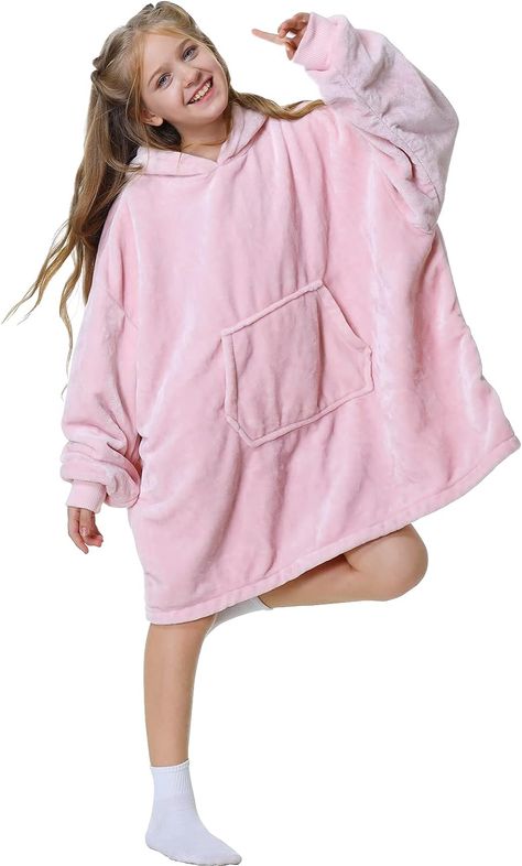 My kid's friends love these blanket hoodies! We give them as gifts all the time. Oodie Wearable Blanket, Blanket Sweatshirt, Sweatshirt Blanket, Snuggle Blanket, Oversized Blanket, Warm Throw Blanket, Hoodie Oversize, Blanket Hoodie, Sherpa Hoodie