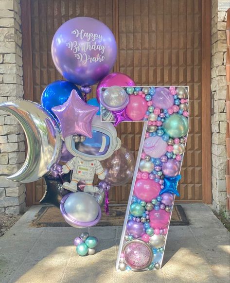 Space Barbie Birthday, Pink Astronaut Party, Two The Moon Party Decorations, Pastel Space Party, Disco Space Party, Pink Space Party, Girls Galaxy Birthday Party, Two The Moon Birthday Party Decorations, Girly Space Party