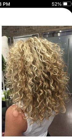 Blonde Curly Shoulder Length Hair, Spiral Perms For Shoulder Length Hair, Blonde Curly Hair Over 50, Curly Hair Women Over 50 Mid Length, Shakira Curly Hair, Snap Hair Clips, Natural Curly Hair Cuts, Women Birthday Gifts, Layered Curly Hair