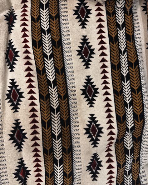 Sadu fabric from floor seating at Jamal’s grandparents house🧶🇰🇼 This traditional type of weaving was practiced mostly by Bedouin women. It can be in different colors too, the most popular being mostly red. I love seeing Middle Eastern textiles that I wouldn’t normally see back in Utah. #kuwait #kuwaitcity #kuwaitinstagram #middleeast #sadu #weaving #rug #كويت Al Sadu Weaving, Grandparents House, Types Of Weaving, Kuwait City, Jaipur Rugs, Weaving Rug, Stained Glass Window Panel, Floor Seating, Knit Men