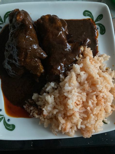 Mole rojo Mole Food, Mole Recipe, Food Reference, Red Rice, Hispanic Food, Breakfast At Tiffanys, Taffy, All Is Well, Natural Medicine