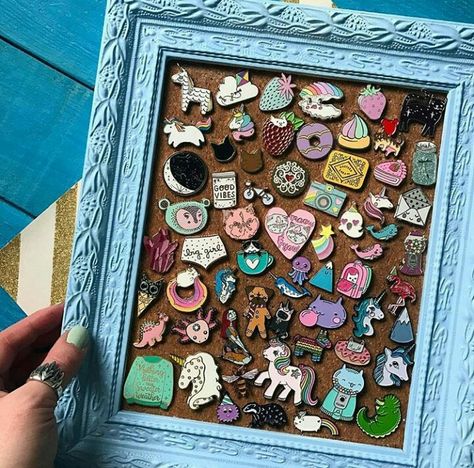 Enamel Pin Board Ideas, Ways To Display Pins, Pin Decoration Ideas, Enamel Pin Display Ideas, Framed Pin Board, How To Display Enamel Pins, Cute Pin Board, Disney Pin Board Ideas, Button Display Ideas Pinback