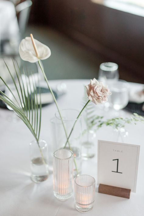 Minimalistic Elegance Centerpiece Modern Minimalist Table Numbers, Table Decorations Summer Wedding, Minimalist Flower Decor Wedding, Minimalist Wedding Floral Centerpieces, Budget Saving Wedding Ideas, Minimal Center Piece Wedding, Minimalistic Wedding Decor Round Table, Summer Modern Wedding, Minimalist Table Decor Party