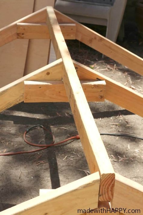 Roof Truss Design, Tree House Diy, Framing Construction, Backyard Playhouse, Tree House Designs, Wood Roof, Diy Shed Plans, Roof Construction, Roofing Diy