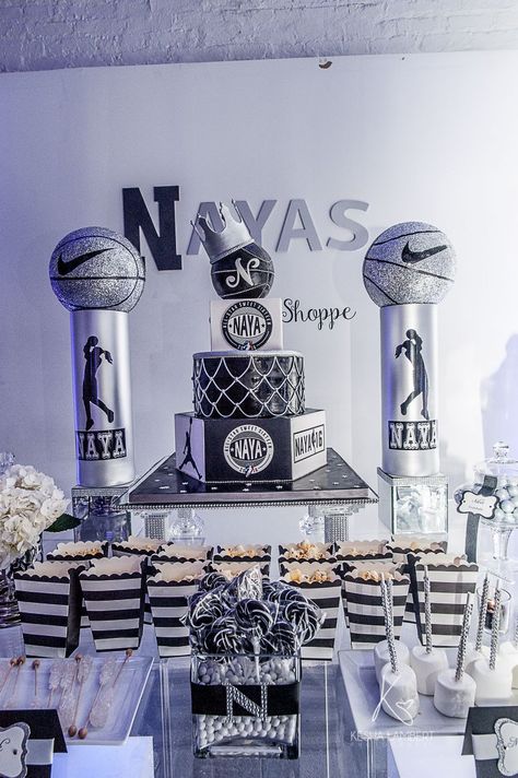 Inspo Sneaker Ball Ideas, Sneaker Ball Party, Nike Ideas, Music Centerpieces, Sneaker Party, Basketball Banquet, Basketball Theme Party, Sweet 16 Photos, Party Theme Decorations