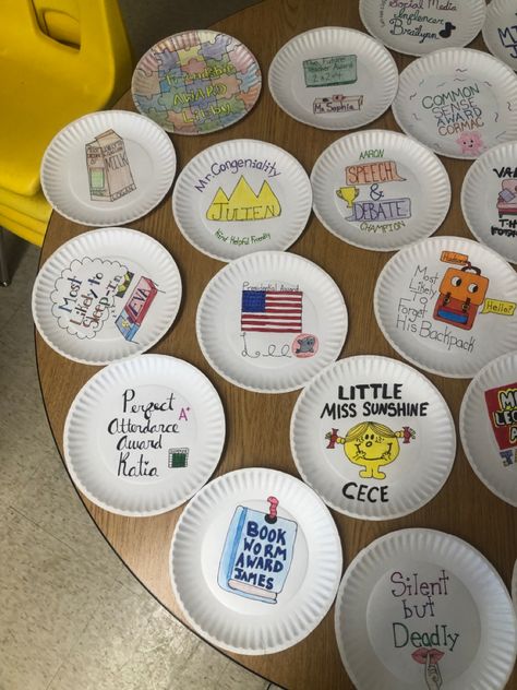 Swim Awards, Paper Plate Award Ideas, Superlatives Awards, Summer Camp Cabin, Camp Counselor Gifts, Paper Plate Awards, Camping Retreat, Cabin Activities, Camp Awards