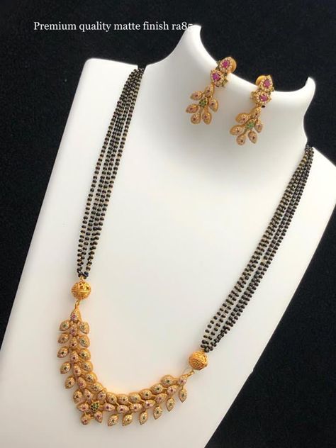 Trendy Mangalsutra Designs, Gold Jewelry Prom, Pearl Earrings Designs, Mangalsutra Design, Black Beads Mangalsutra Design, Bridal Jewelry Vintage, Beautiful Gold Necklaces, Gold Jewelry Simple Necklace, Gold Mangalsutra Designs