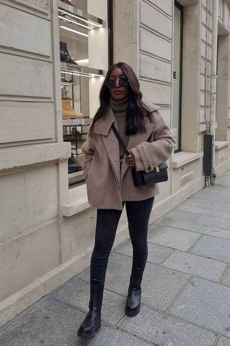 Wander Outfit, Trending Winter Boots, Nyc Winter Outfits, Winter Mode Outfits, Nyc Winter, Nyc Outfits, New York Outfits, Fashion Outfits Casual, Winter Fashion Outfits Casual