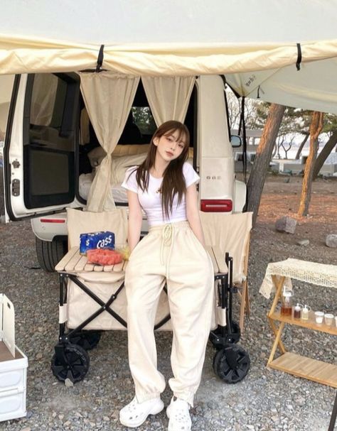 Korean Outfits Aesthetic, Glamping Outfit, Bff Outfits Matching, Camping Outfits For Women, 일본 패션, Long Skirt Fashion, Bff Outfits, Wallpapers Images, Camping Outfits