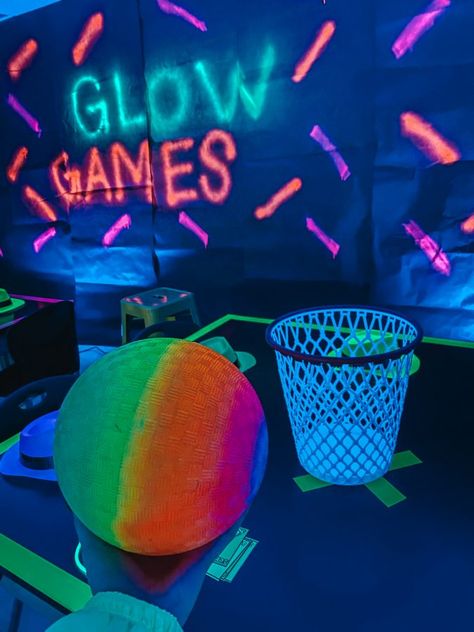 Glow Theme Trunk Or Treat, Glow In The Dark Cotton Candy, Glow In The Dark New Years Eve Party, Glow In The Dark Sports Party, Neon Party Diy Decorations, Glow Party Activities For Kids, Glow Party At School, Nye Glow Party, Neon Birthday Activities