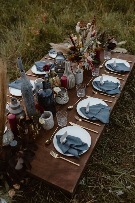 Wedding Buffet Table Decor, Earthy Eclectic, Slate Blue Wedding, Blue Table Settings, Dark Blue Wedding, Riverside Weddings, Round Table Decor, Bronze Wedding, Gold Cutlery