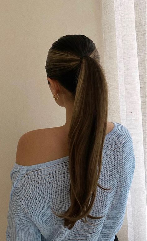 Hair Updos Easy, Updos Easy, Sleek Ponytail Hairstyles, Slicked Back Hair, Hair Stylies, Work Hairstyles, Sleek Ponytail, Sleek Hairstyles, Volleyball Hairstyles