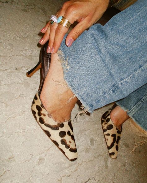 LEOPARD PRINT 🐆 IS TAKING OVER - AGAIN!!! Not available #leopard #animalprint #valentinogaravani #heels Cheetah Print Heels Outfit, Animal Print Shoes Outfit, Chunky Heels Outfit, Leopard Aesthetic, Cheetah Shoes, Denim Aesthetic, 2024 Fits, Heel Sandals Outfit, Cheetah Print Heels