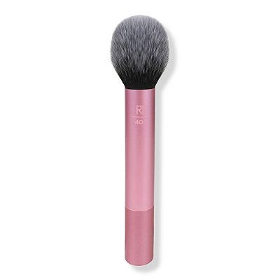 Real Techniques Blush Brush, Makeup Brushes Real Techniques, Gifts 2021, Real Techniques Brushes, Cheek Makeup, Blush On Cheeks, Face Makeup Brush, Concealer Makeup, Beauty Gadgets