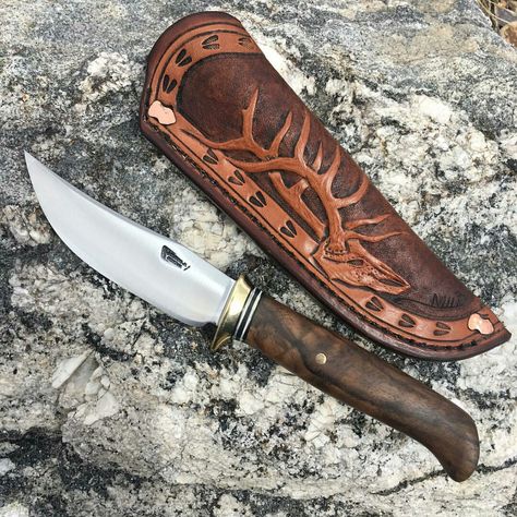 Hand Tooled Leather Knife Sheaths, Tooled Leather Knife Sheath, Leather Knife Sheaths Designs, Knife Sheaths Designs, Leather Patterns Templates, Leather Knife Sheath Pattern, Handmade Leather Work, Leather Working Projects, Custom Leather Work