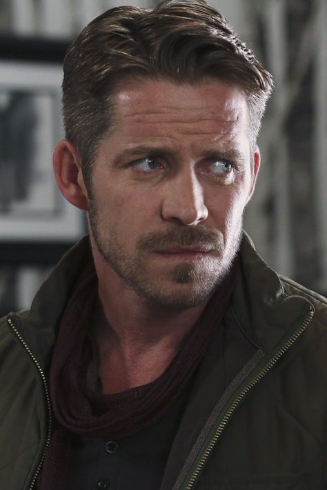 Once Upon a Time: Sean Maguire Can't Wait to Reunite With Colin O'Donoghue Sean Mcguire, Robin And Regina, Sean Maguire, People Reference, Ouat Cast, Outlaw Queen, Colin O'donoghue, Captain Swan, Time Photo