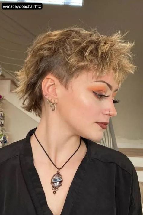 This mullet choppy pixie haircut is too hot to handle! It makes you look cool, fun, and younger than ever. Headbands Hairstyles Short, Queer Haircut, Queer Hair, Choppy Pixie, Short Punk Hair, Choppy Pixie Cut, Shaggy Short Hair, Mullet Haircut, Hair Inspiration Short