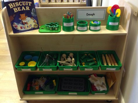 Dough area at Early Excellence...I don't love the green containers, but like the set up. Playdough Area, Reception Classroom, Eyfs Classroom, Early Years Classroom, Preschool Rooms, Playdough Activities, Classroom Layout, Class Organization, Classroom Organisation