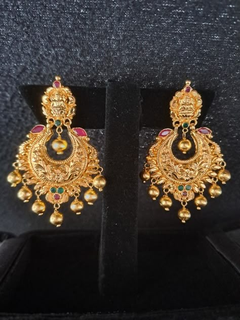 Latest Earrings Design, Chand Bali, Gold Earrings For Kids, Delicate Gold Jewelry, Neck Pieces Jewelry, Gold Jewels Design, Gold Bangles For Women, New Gold Jewellery Designs, Gold Earrings Models