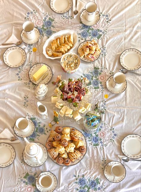 Diy tea party, princess aesthetic, at home tea party, cottagecore, cottagecore aesthetic Regency Era Tea Party, Tea Party Vibes, Victorian Tea Party Aesthetic, At Home Tea Party, Bridgerton Picnic, Cottagecore Tea Party, Tea Time Aesthetic, Tea Party At Home, Home Tea Party