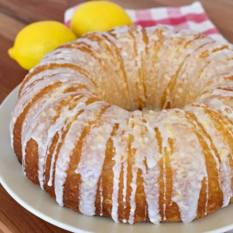 Lemon Ricotta Bundt Cake, Ricotta Bundt Cake, Sharing Dessert, Italian Lemon Cake, Ricotta Cake Recipes, Lemon Ricotta Cake, Coconut Pound Cakes, Candied Lemon Peel, Lemon Cakes