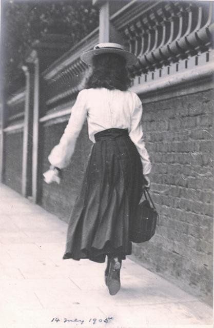 Victorian Photography, Victorian Aesthetic, Georgian Architecture, 20th Century Fashion, Gibson Girl, London Street, Edwardian Era, Edwardian Fashion, Vintage Portraits