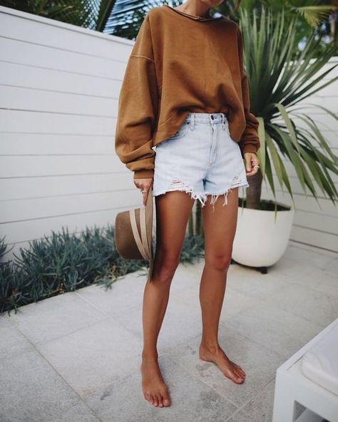 Nine Favorite Things. Basic Fashion, Zara Outfit, Looks Street Style, Simple Fashion, Color Fashion, Looks Style, Mode Inspiration, Looks Vintage, French Fashion