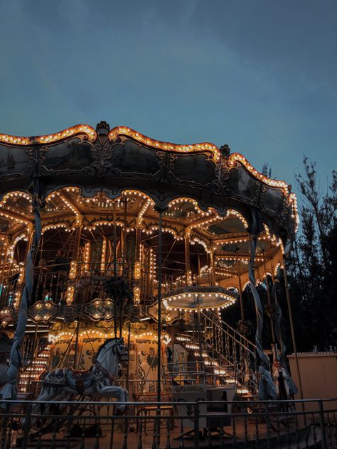 #carousel #carrusel #dreams #feria #fair Carrusel Aesthetic, Feria Aesthetic, Mariupol Ukraine, Aurora Birthday, Photos Tumblr, Bright Lights, Odessa, Tornado, Aesthetic Photo