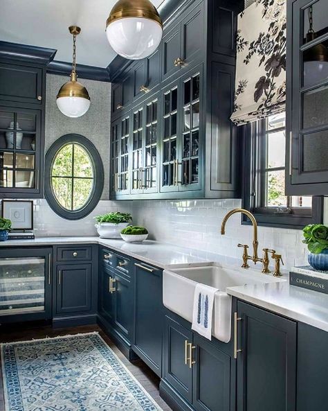 L Kitchen, White Marble Kitchen, Clean My House, Atlanta Homes, Dark Kitchen Cabinets, Kitchen Decorating, Kitchen Marble, Pantry Design, Vintage Kitchen Decor