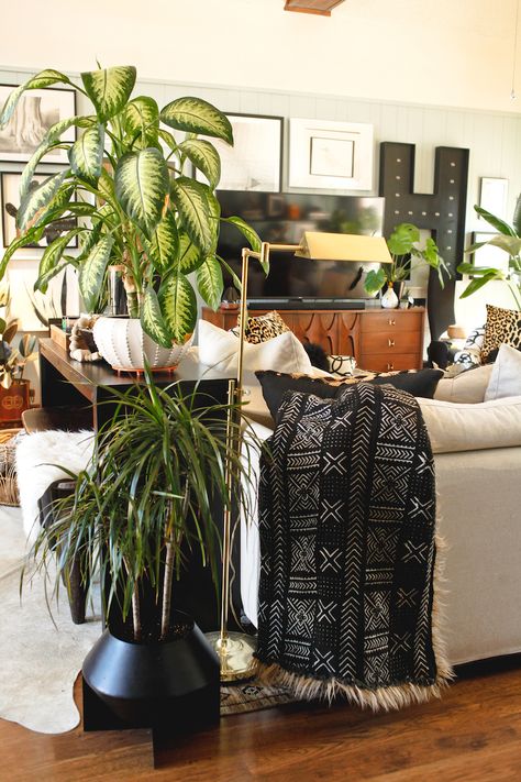 Revisiting A Memphis Home Full of Plants, Personality Afrocentric Studio Apartment, Neutral Bohemian Living Room, Afro Boho Apartment, Modern Afrocentric Decor, Mid Century Modern Afro Boho, Afro Bohemian, Modern African Apartment, Afrocentric Home Decor, Afrobohemian Home Decor