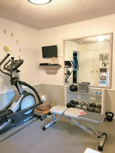 Gym At Home Ideas, Diy Indoor Plant Stand, Indoor Plant Stand Ideas, Mini Gym At Home, Mini Gym At Home Ideas, Home Gym/office, Plant Stand Ideas, Small Home Gym Ideas, Home Gym Basement