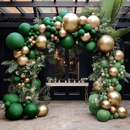 Green And Gold Balloon Arch, Emerald Green Balloons, Dark Green Balloons, Green Quinceanera Theme, Green Balloon Garland, Gold Balloon Arch, Jungle Theme Decorations, Green Balloons, Gold Graduation Party