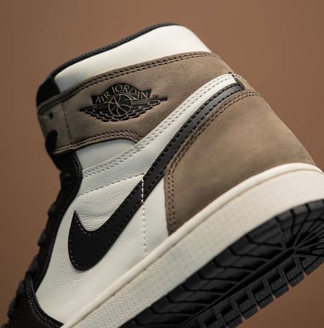 Jordan 1 High Mocha, Brown Nike Shoes, Nike Jordan Air 1, Beige Picture, Jordan 1 Dark Mocha, Jordan 1 Mocha, Jordan 1 Shoes, Nike Jordans, Jordans For Sale