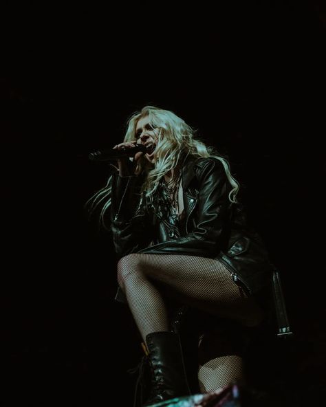 The Pretty Reckless • 🇧🇷 on Instagram: “@theprettyreckless at Bridgestone Arena in Nashville, TN | May 4, 2022 📸 @ashleyshootsthings • • • • • • • • •   #taylormomsen…” The Pretty Reckless Aesthetic, Taylor Momsen Aesthetic, Halsey Taylor, Taylor Momsen Style, Taylor Momson, Pretty Punk, Dinah Laurel Lance, Pretty Reckless, Rock Aesthetic