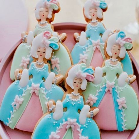 40th Party Ideas, Marie Antoinette Party, Rococo Aesthetic, Pink Xmas, Cookie Tutorials, Fancy Cookies, I Love Paris, Pink Girly Things, Birthday Party Cake