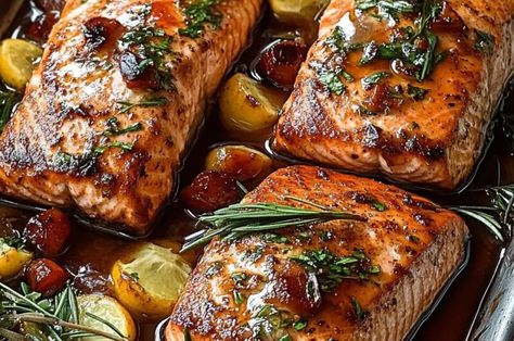 Cajun Honey Butter Salmon - Recipessin Glazed Salmon Bites, Cajun Honey Butter Salmon, Honey Butter Salmon, Salmon Garlic, Honey And Garlic, Herb Salmon, Salmon Bites, Gourmet Appetizers, Honey Salmon