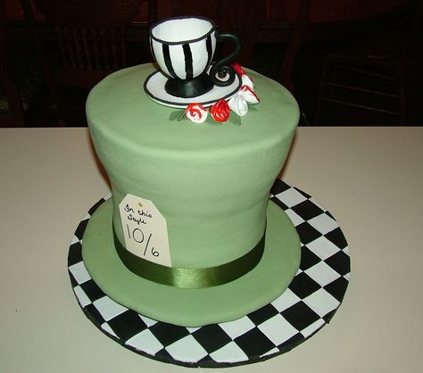 Mad Hatter Cake, Alice In Wonderland Cakes, Mad Hatter Party, Cake Simple, Hat Cake, Alice In Wonderland Birthday, Alice In Wonderland Tea Party, Disney Cakes, Alice In Wonderland Party