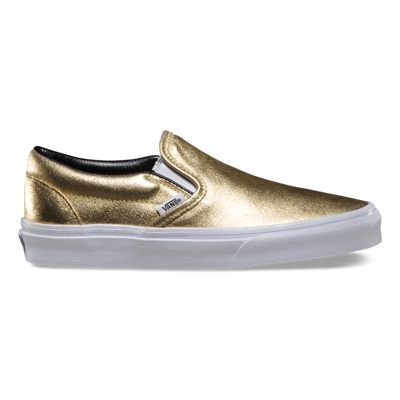 The Metallic Leather Classic Slip-on is a low profile, metallic slip-on with elastic side accents, Vans flag label and Vans Original Waffle Outsole. Gold Vans, Vans Original, Vans Slip On, Rubber Shoes, Shop Shoes, Leather Collar, Classic Shoes, Crazy Shoes, Shoes Shoes