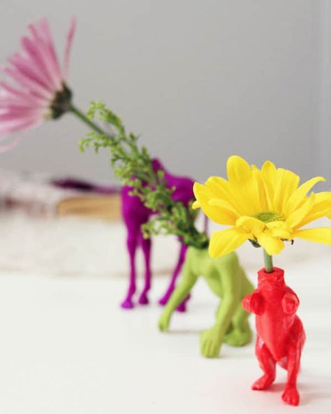 Upcycled Toys, Upcycle Toys, Plastic Animal Crafts, Elephant Garland, Painting Plastic, Toy Art, Craft Day, Plastic Animals, Wild Animal