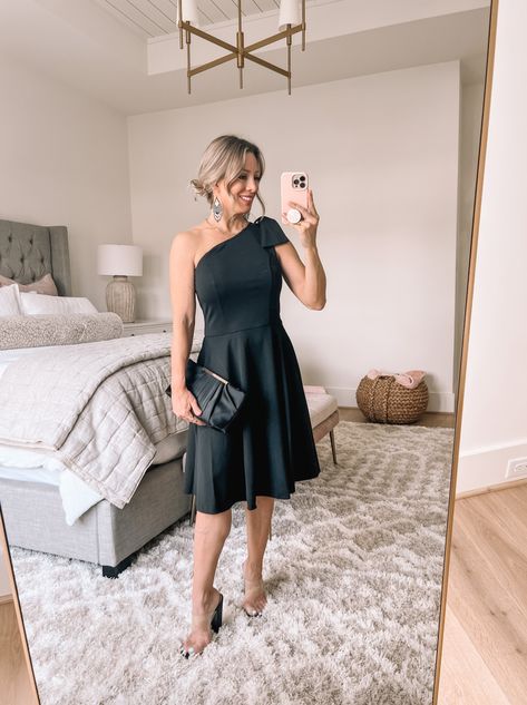 Black Cocktail Dress Outfit, Gala Dresses Classy, Black Cocktail Outfit, Formal Gala Dress, Dresses For Easter, Cocktail Dress Outfit, Black Plain Dress, Off Shoulder Cocktail Dress, Little Black Cocktail Dress