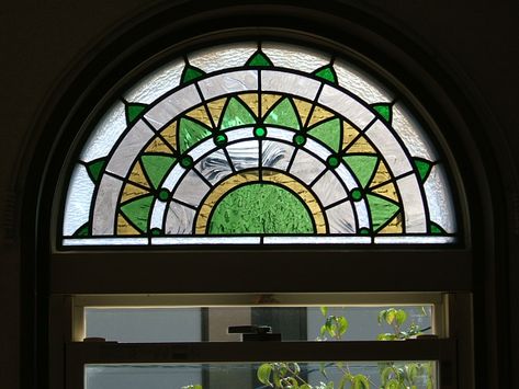 Mandala Stained Glass Art, Stained Glass Arched Window, Leadlight Doors, Stained Glass Arch, Mosaic Windows, Diy Stained Glass Window, Arch Window, Window Stained, Stained Glass Patterns Free