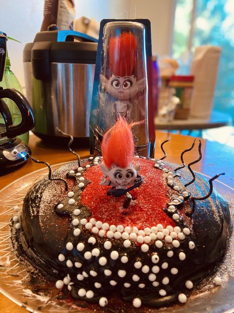 Queen Barb Cake, Trolls World Tour Birthday Cake, Trolls Band Together Cake, Trolls World Tour Cake, Queen Barb Trolls, Trolls Queen Barb, Barb Trolls, Queen Barb Trolls Party, Queen Barb