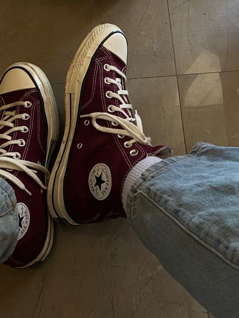 Red Converse Aesthetic, Dark Red Converse, Converse Chuck 70s, Maroon Converse, Red Chucks, Chuck 70s, Converse Aesthetic, Cute Converse, Converse Red