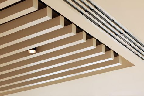 Wood Slat Ceiling, Metal Ceilings, Complex Geometry, Integrated Lighting, Office Ceiling, Timber Battens, Architectural Lighting Design, Timber Slats, Timber Ceiling