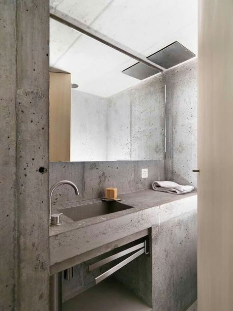 Concrete Sink Bathroom, Concrete Cabin, Minimalist Cabin, Concrete Bathroom, Bathroom Inspiration Modern, Cheap Bathrooms, Bad Inspiration, Stainless Steel Bathroom, Bathroom Taps