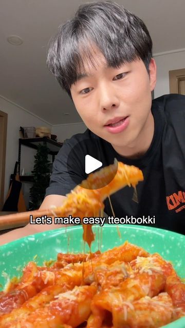 김 정호 on Instagram: "Easy tteokbokki with microwave

Ingredients:

- 200g tteok (rice cakes)
- 100g fish cake
- green onion
- 1 tablespoon of gochujang
- 1 tablespoon of gochugaru
- 2 tablespoons of sugar
- 1 cup of water
- Msg (optional but recommend)

#koreanfood #tteokbokki #recipe" Easy Tteokbokki, Tteokbokki Recipe Easy, Tteokbokki Recipe, Rice Cake Recipes, Cup Of Water, Rice Grain, Fish Cake, Green Onion, Rice Cakes