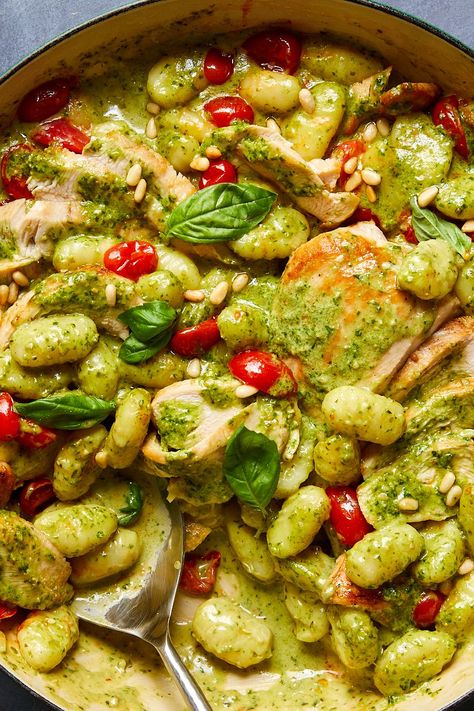 Creamy Pesto Baked Gnocchi & Chicken Skillet Chicken Pesto Recipes Healthy, Chicken Pesto Gnocchi Recipe, Pesto Chicken Gnocchi, Gnocchi With Pesto, Gnocchi Chicken, Pasta Recipes For Dinner, Spring Pasta Recipes, Balsamic Pasta, Gnocchi Pesto